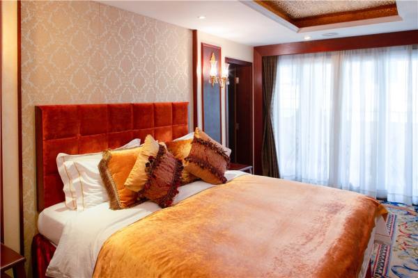 Luxury Suite
