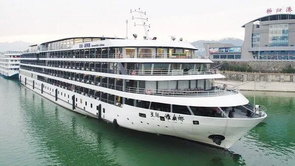 ภายนอกเรือ Interstellar Athena