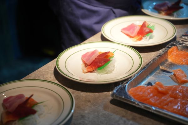 長江覽月號餐廳用餐區